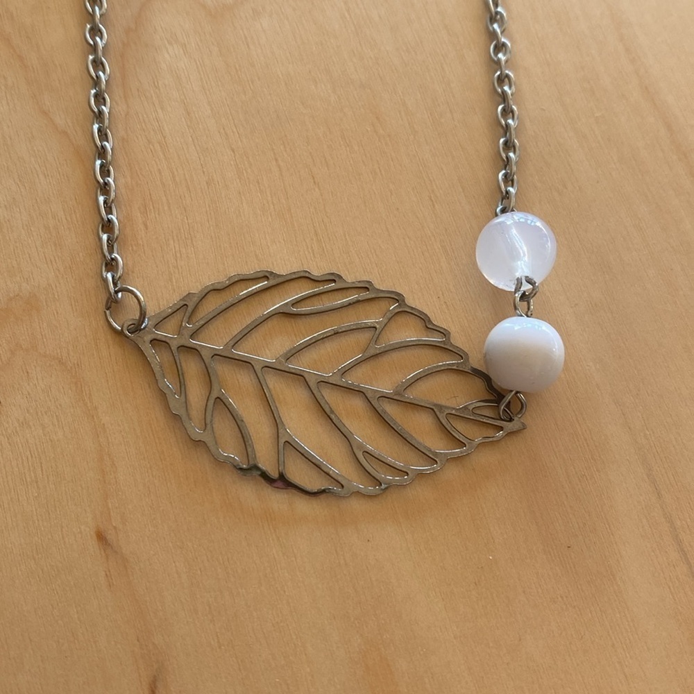 Leaf necklace - Picture 2 of 5